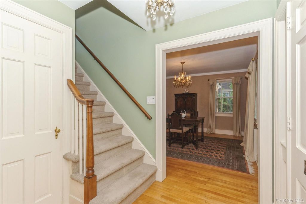 8 Orchid Street, Floral Park, NY 11001 — photo 4