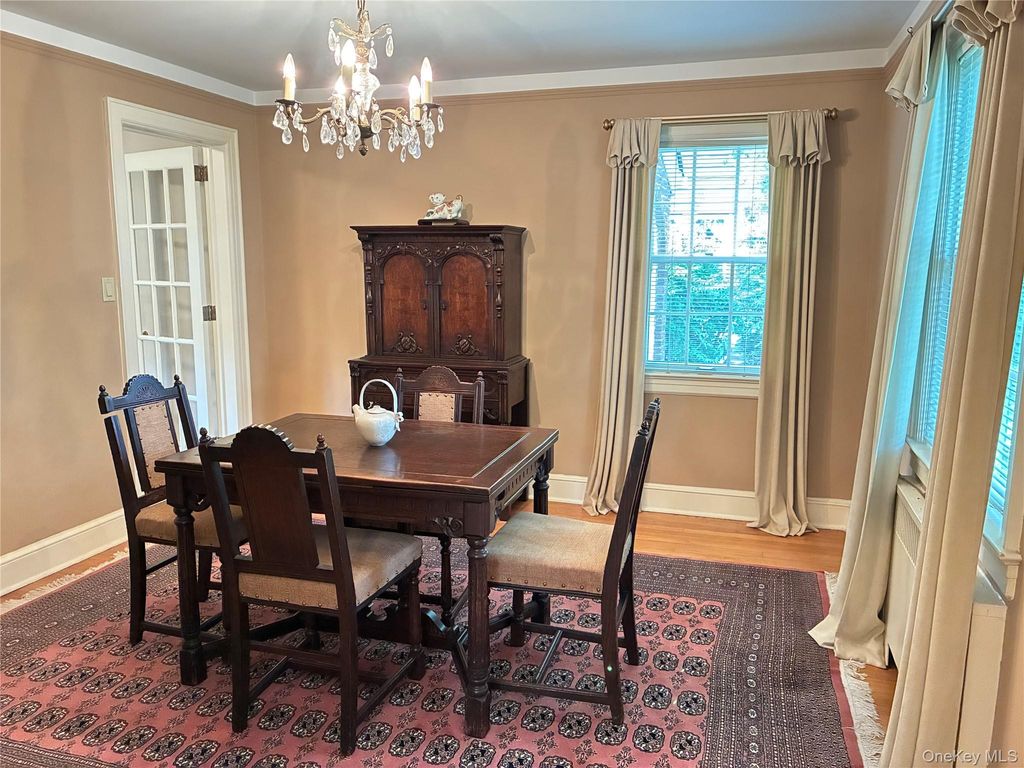 8 Orchid Street, Floral Park, NY 11001 — photo 5