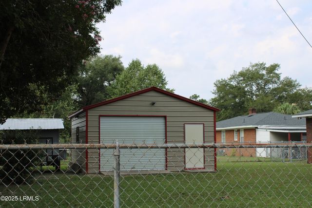 88 2nd Street, Varnville, SC 29944