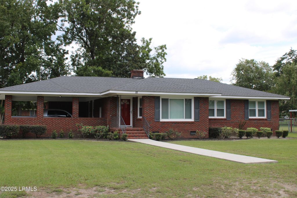 88 2nd Street, Varnville, SC 29944