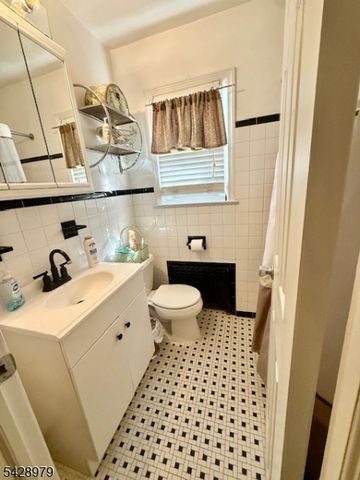 8 Blake Ave, Franklin Twp., NJ 08873