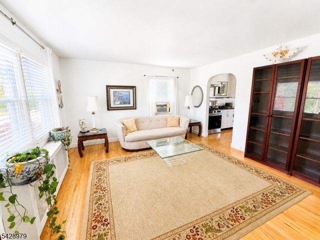 8 Blake Ave, Franklin Twp., NJ 08873