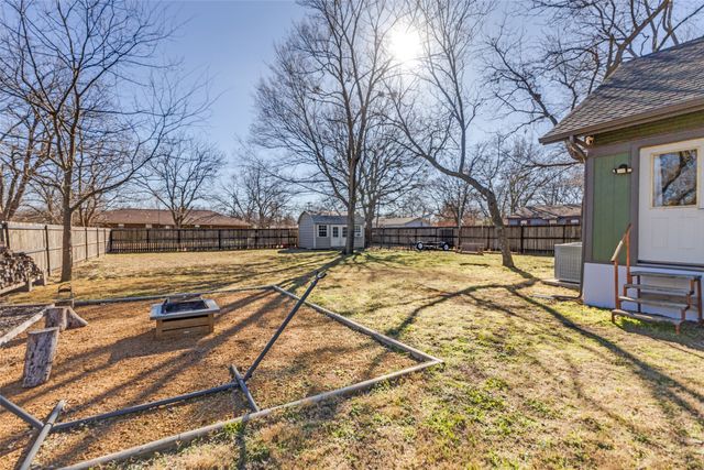 112 W Elm Street, Howe, TX 75459