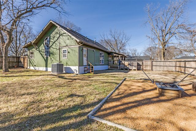 112 W Elm Street, Howe, TX 75459