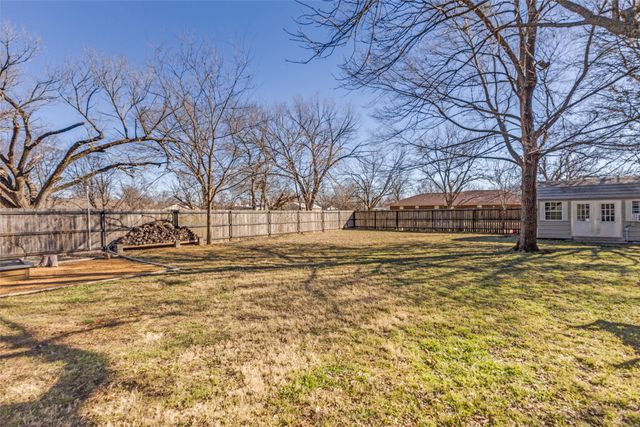 112 W Elm Street, Howe, TX 75459