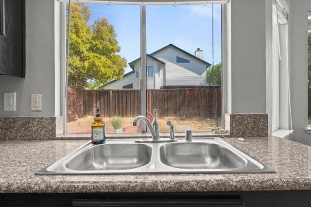 1044 Andy Cir, Sacramento, CA 95838