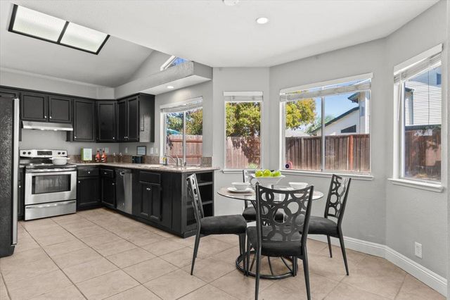 1044 Andy Cir, Sacramento, CA 95838