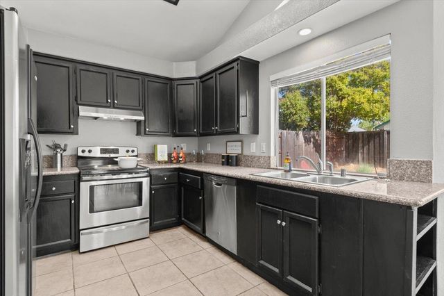 1044 Andy Cir, Sacramento, CA 95838