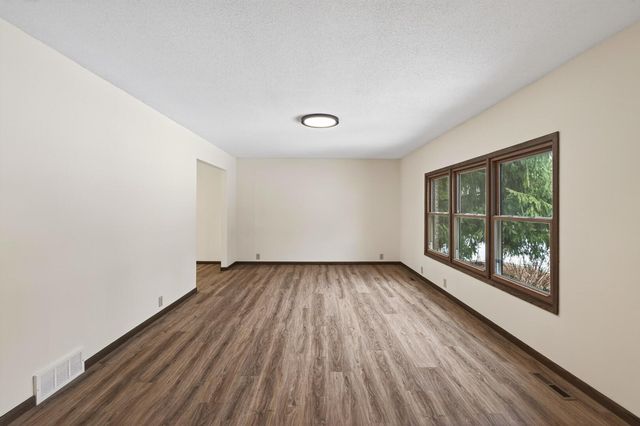 2700 Crestwood Circle, Hopkins, MN 55305