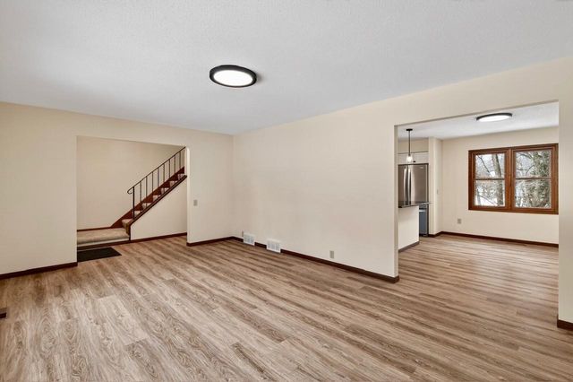 2700 Crestwood Circle, Hopkins, MN 55305