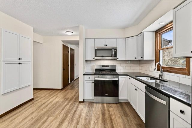 2700 Crestwood Circle, Hopkins, MN 55305