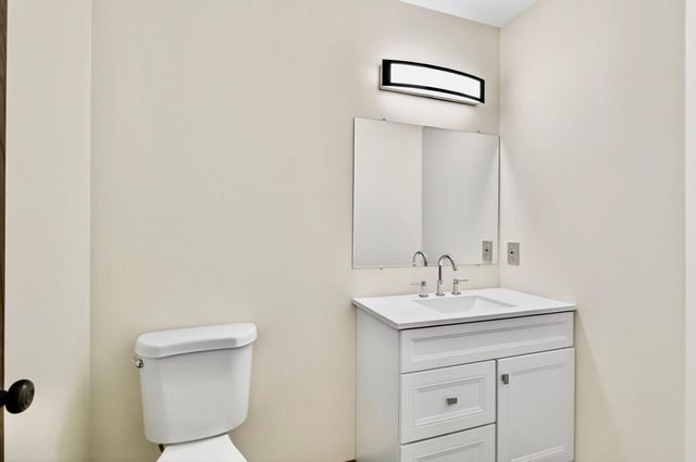 2700 Crestwood Circle, Hopkins, MN 55305