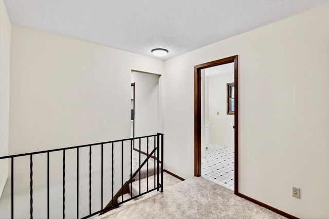 2700 Crestwood Circle, Hopkins, MN 55305