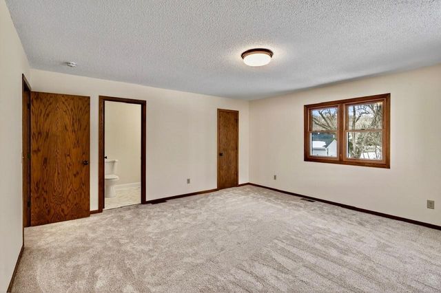 2700 Crestwood Circle, Hopkins, MN 55305