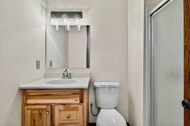 2700 Crestwood Circle, Hopkins, MN 55305