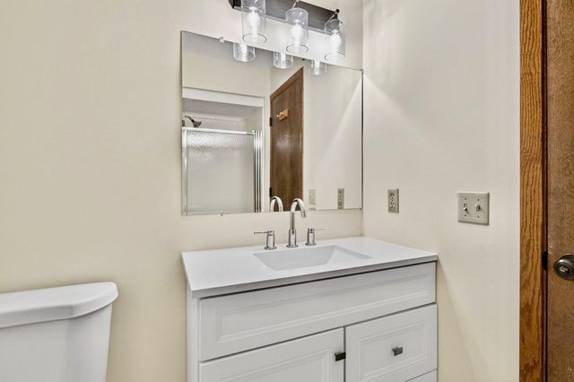 2700 Crestwood Circle, Hopkins, MN 55305