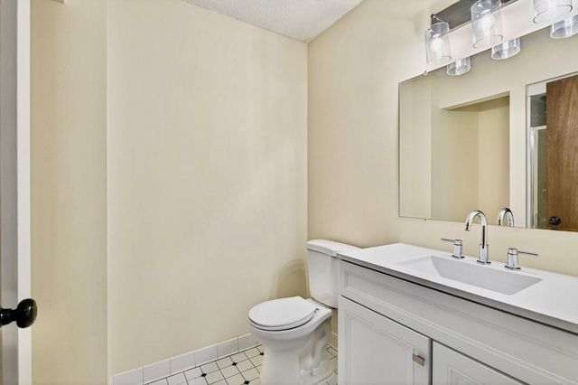 2700 Crestwood Circle, Hopkins, MN 55305