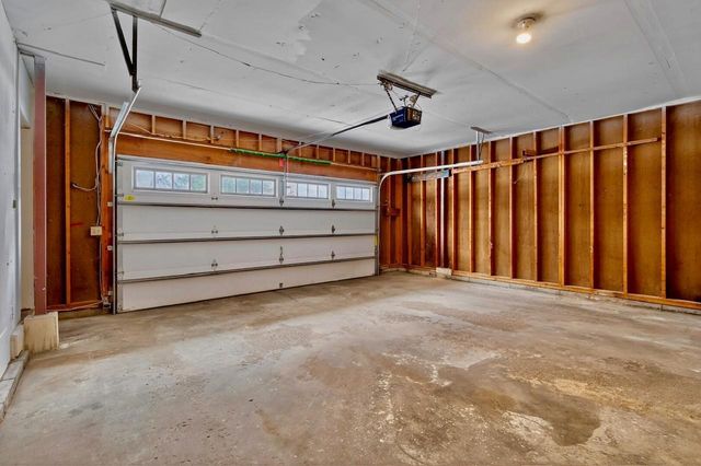 2700 Crestwood Circle, Hopkins, MN 55305