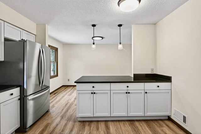 2700 Crestwood Circle, Hopkins, MN 55305