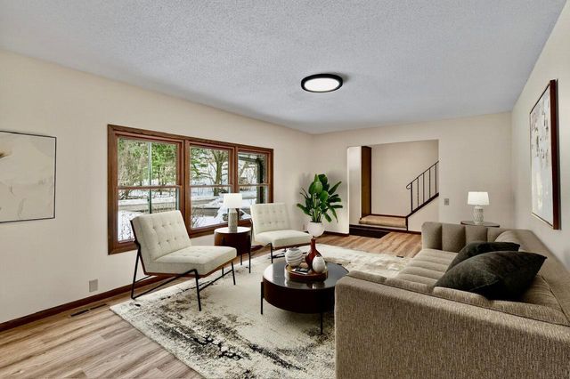 2700 Crestwood Circle, Hopkins, MN 55305