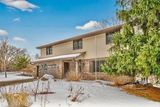 2700 Crestwood Circle, Hopkins, MN 55305
