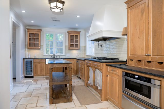 1306 Woodlawn Avenue, Dallas, TX 75208