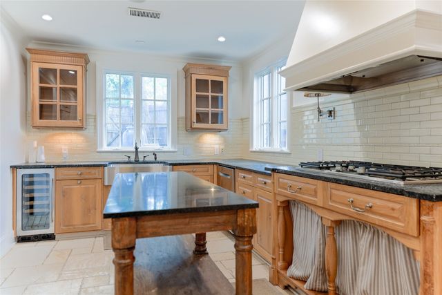 1306 Woodlawn Avenue, Dallas, TX 75208