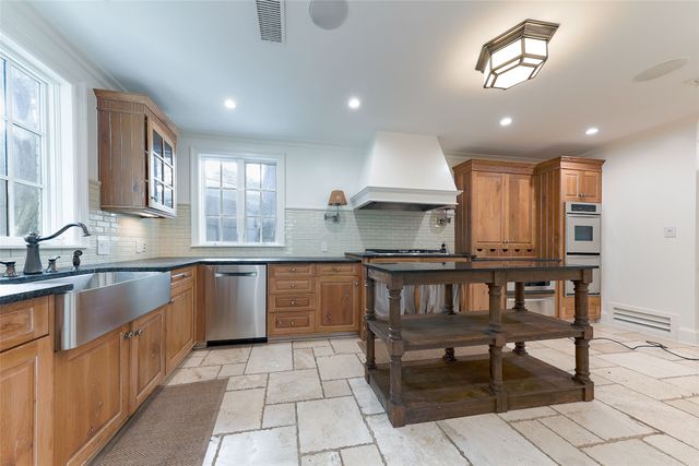 1306 Woodlawn Avenue, Dallas, TX 75208