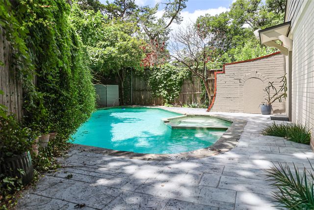 1306 Woodlawn Avenue, Dallas, TX 75208