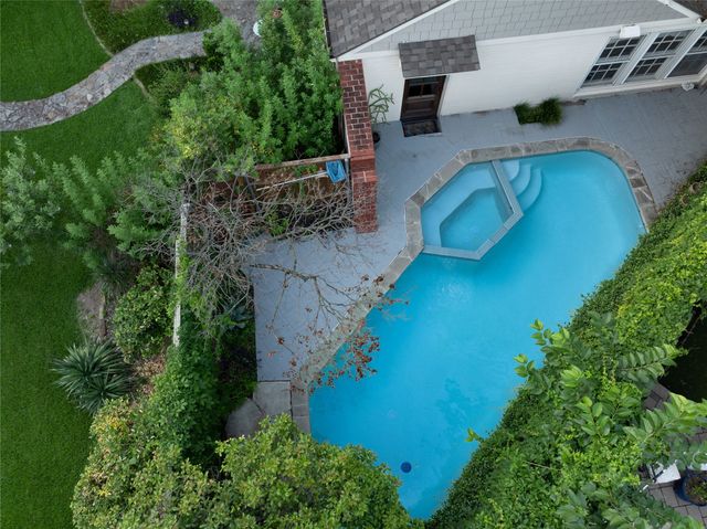 1306 Woodlawn Avenue, Dallas, TX 75208