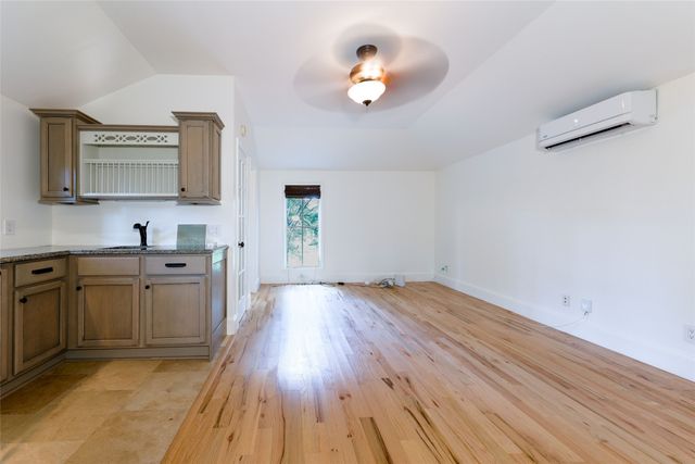 1306 Woodlawn Avenue, Dallas, TX 75208