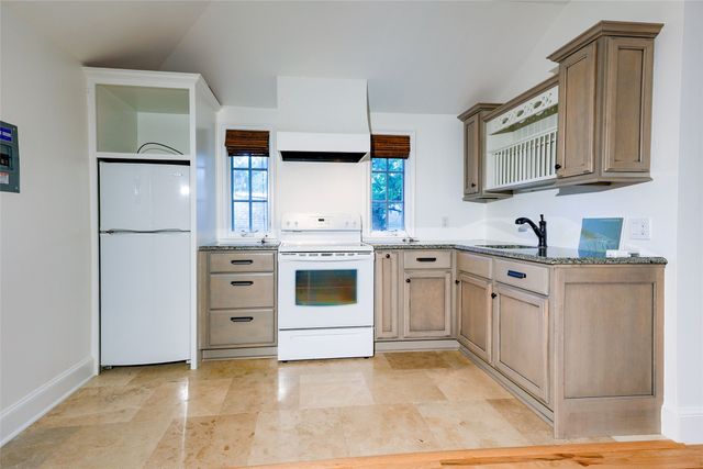 1306 Woodlawn Avenue, Dallas, TX 75208