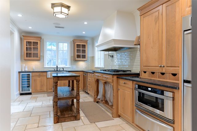1306 Woodlawn Avenue, Dallas, TX 75208