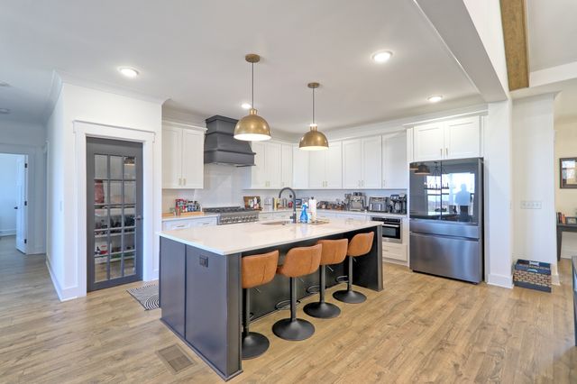 2114 Alpine Dr, Columbia, TN 38401