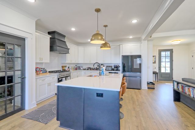 2114 Alpine Dr, Columbia, TN 38401