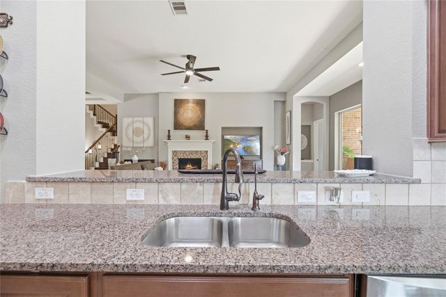 6115 Duke Trail Lane, Sugar Land, TX 77479