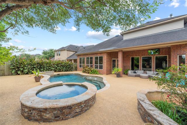 6115 Duke Trail Lane, Sugar Land, TX 77479