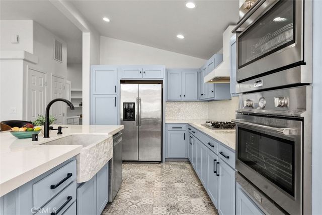 80 Huntington 402, Huntington Beach, CA 92648