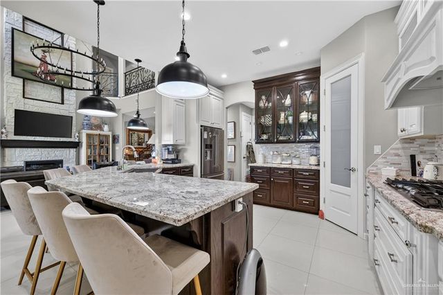 908 W Iroquois Avenue, Pharr, TX 78577