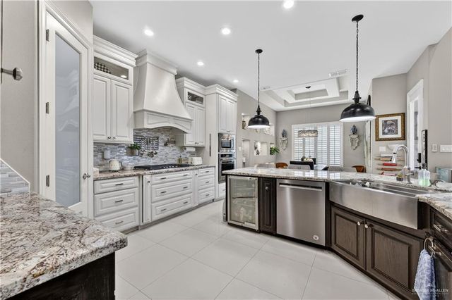 908 W Iroquois Avenue, Pharr, TX 78577