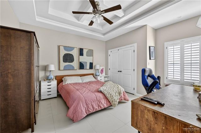 908 W Iroquois Avenue, Pharr, TX 78577