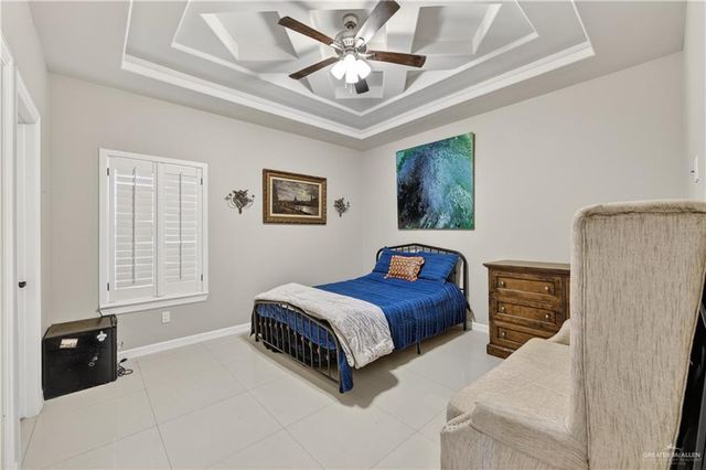 908 W Iroquois Avenue, Pharr, TX 78577