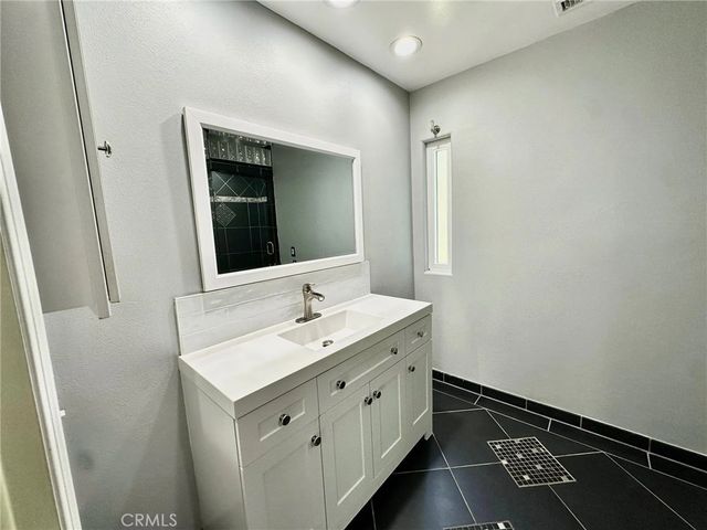 46 Meadowlark, Oak Park, CA 91377