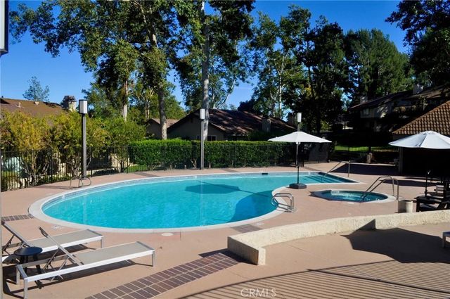 46 Meadowlark, Oak Park, CA 91377