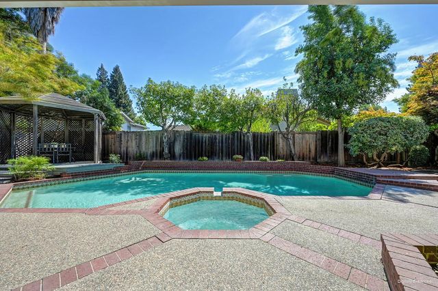 9 Bliss River Ct, Sacramento, CA 95831