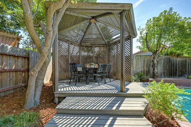 9 Bliss River Ct, Sacramento, CA 95831