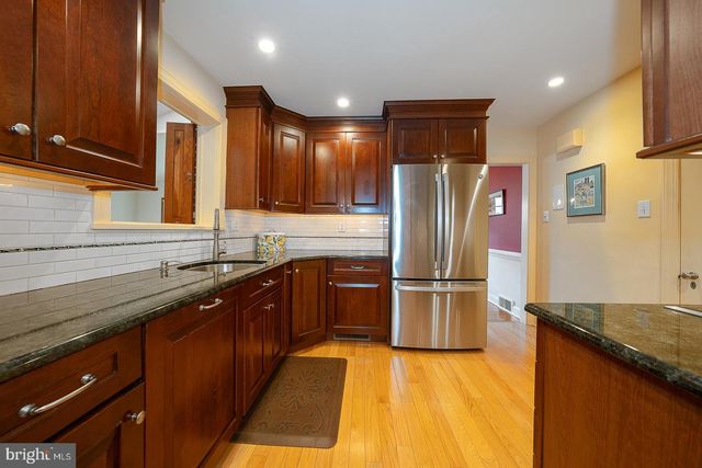 525 W BEECHTREE LN, Wayne, PA 19087