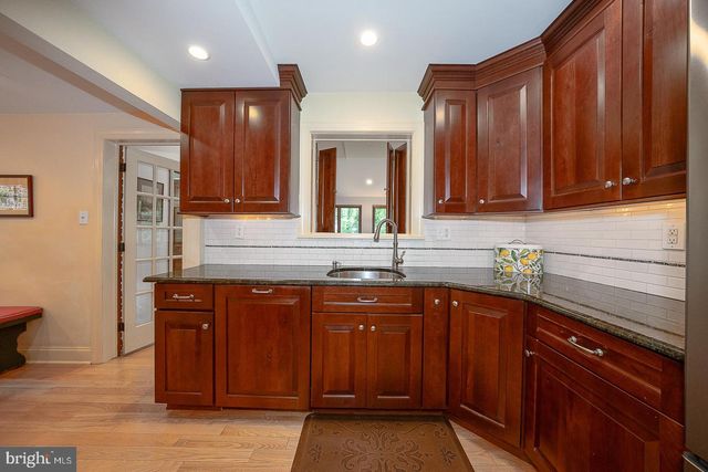 525 W BEECHTREE LN, Wayne, PA 19087