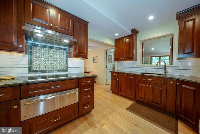 525 W BEECHTREE LN, Wayne, PA 19087