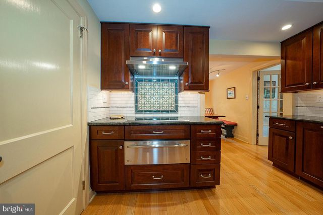 525 W BEECHTREE LN, Wayne, PA 19087